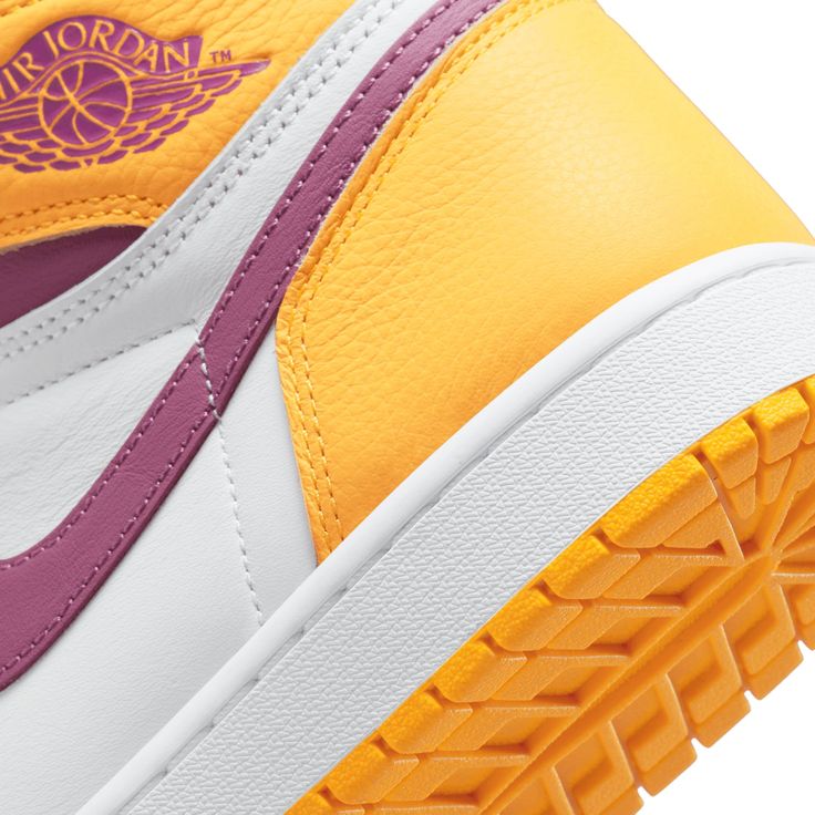 Air Jordan 1 High Retro ‘University Gold & Light Bordeaux’