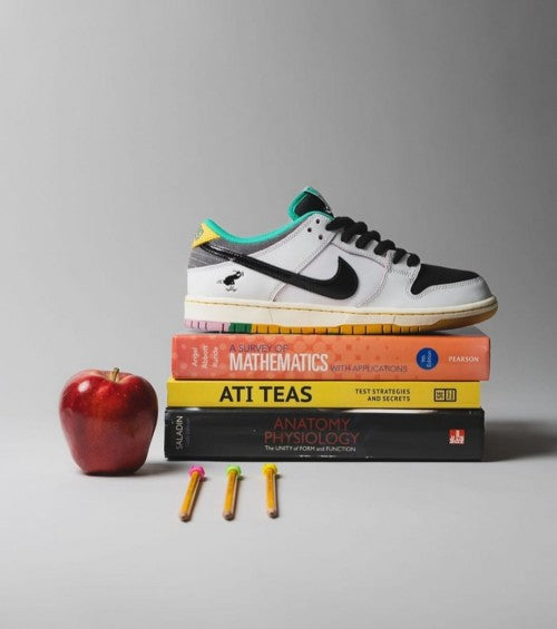 Nikee Dunk Low X CSEF Clear Emerald