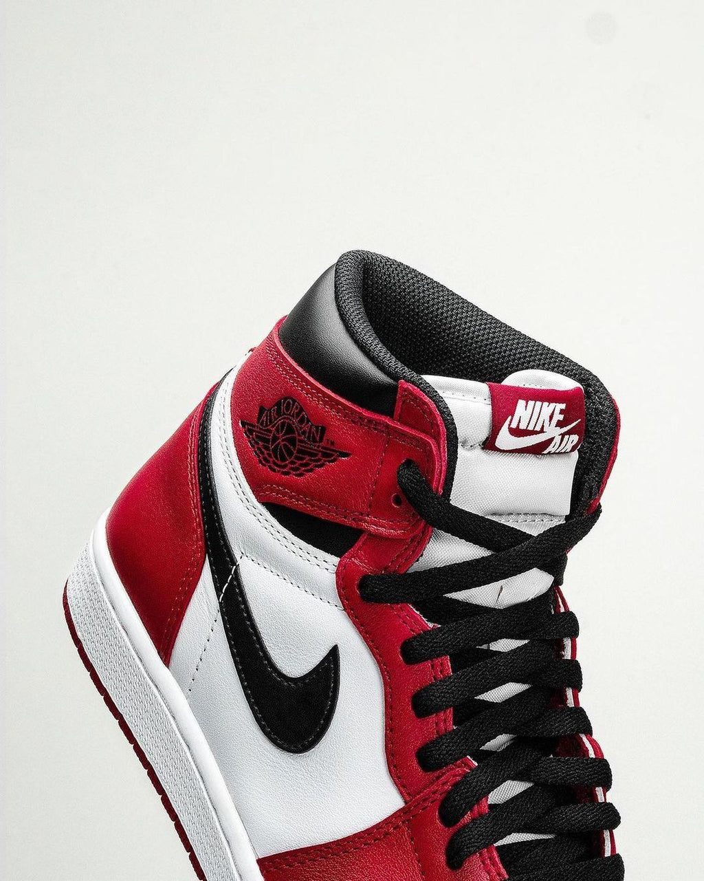 Air Jordan 1 Retro High  Lost & Found