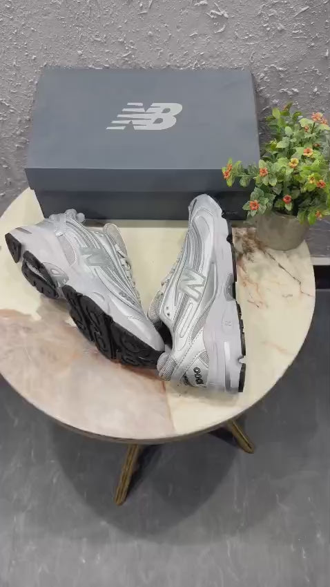 Neww Balancee 1000 Metallic Silver Sneakers
